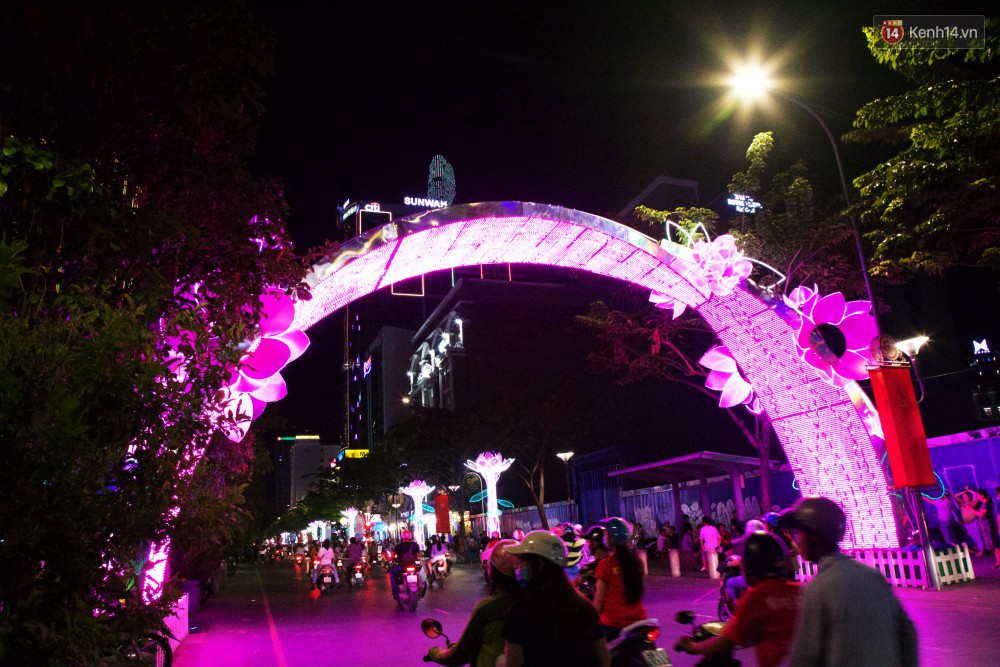 Chùm ảnh: Đường phố trung tâm Sài Gòn được trang trí ánh sáng lung linh để chào đón năm mới 2019-14
