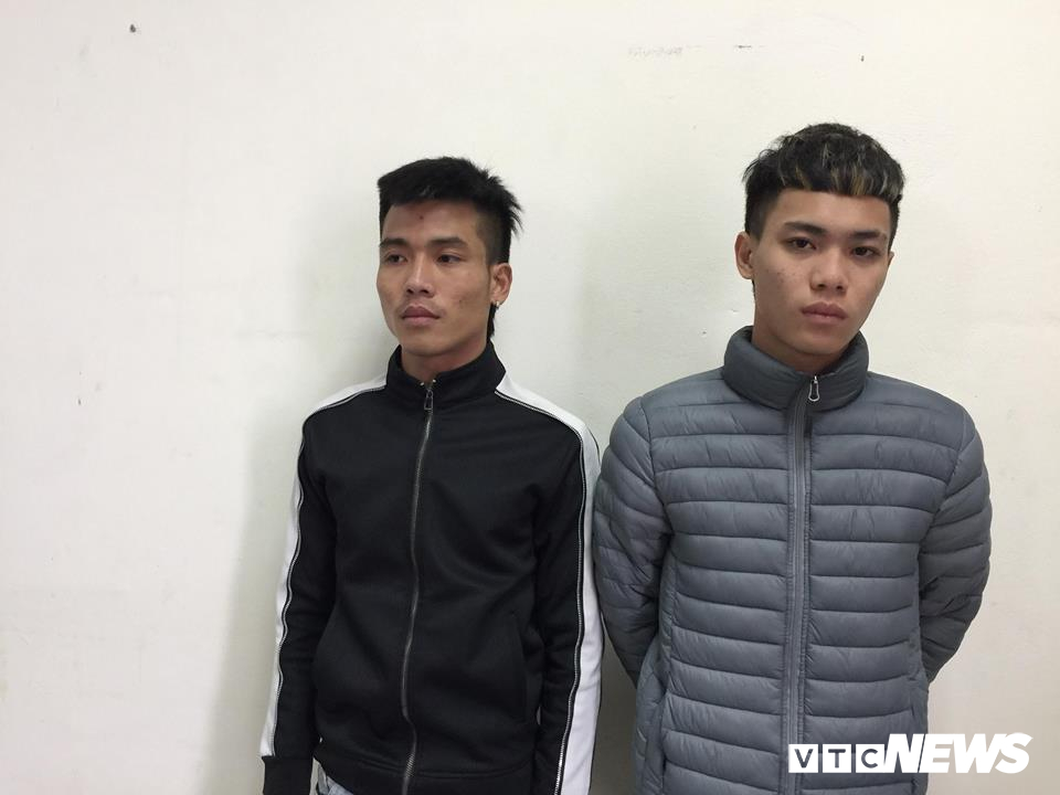 Nguyên nhân 2 kẻ đầu trần cưỡi xe máy rải đinh trước đầu xe tải ở Hà Nội-1