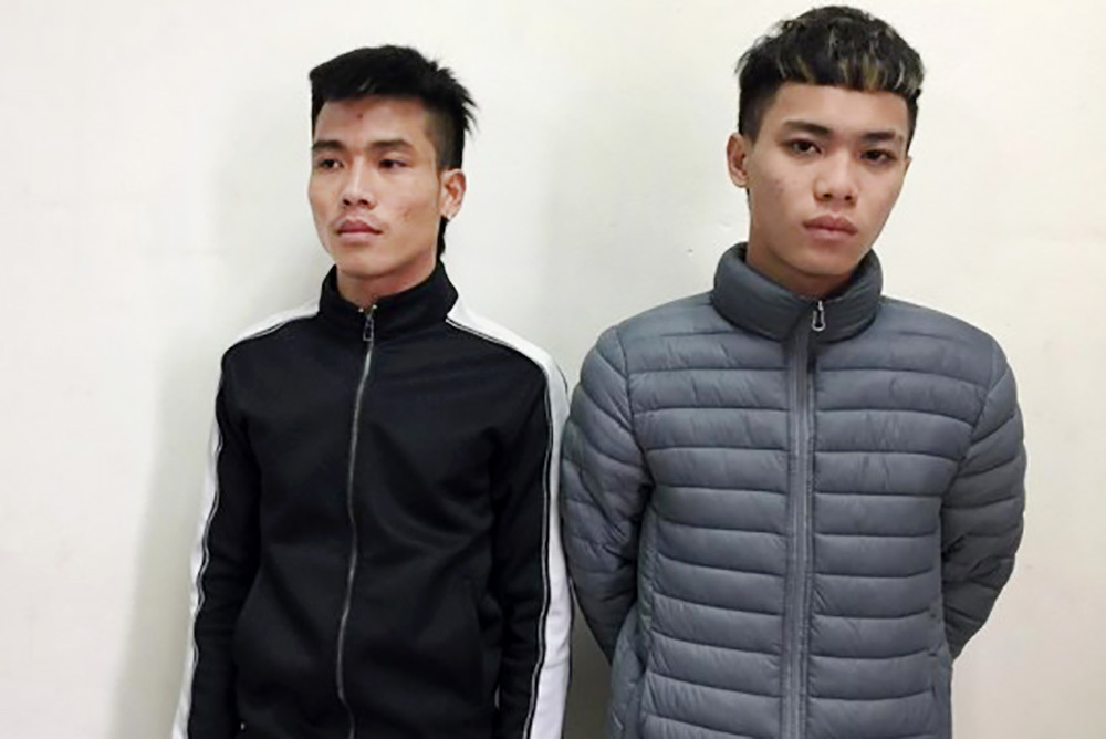 Tạm giữ 2 thanh niên ngang nhiên rải đinh trước đầu xe tải-1