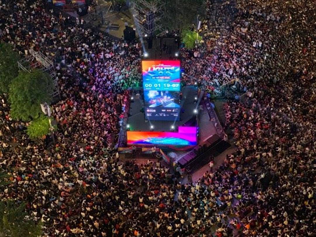 Rộn ràng đón năm mới 2019 khắp 3 miền-6