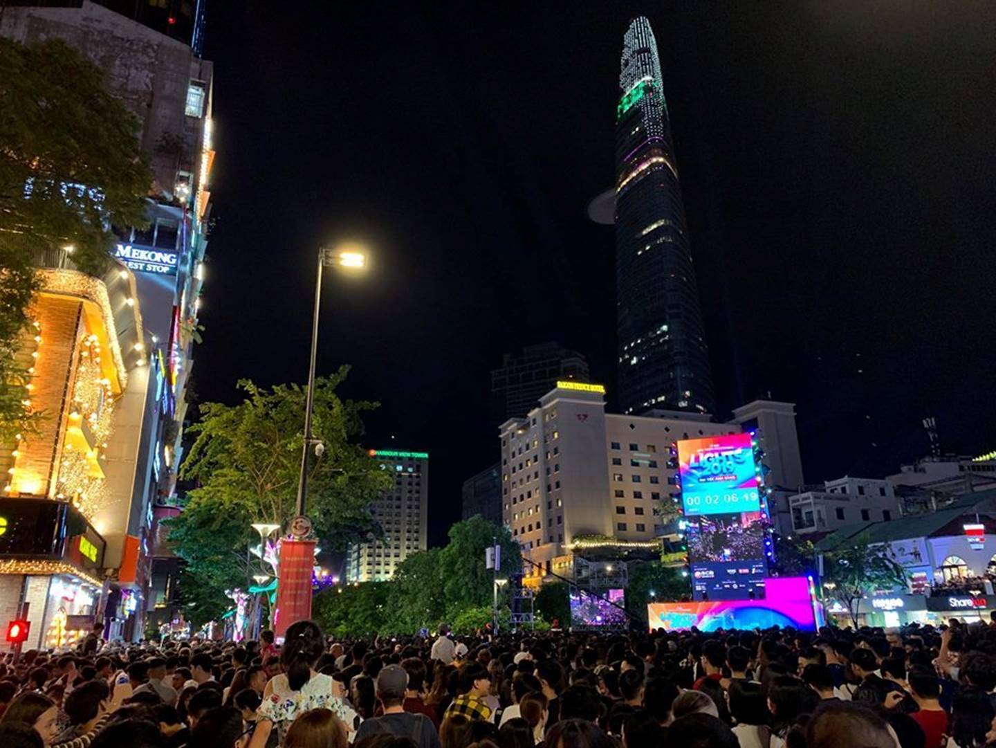 Rộn ràng đón năm mới 2019 khắp 3 miền-9