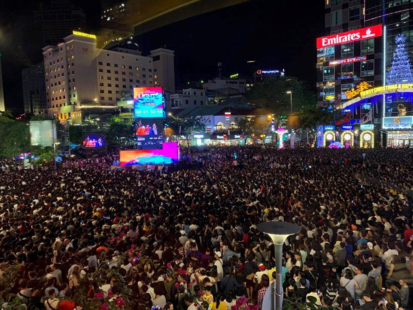 Rộn ràng đón năm mới 2019 khắp 3 miền-11