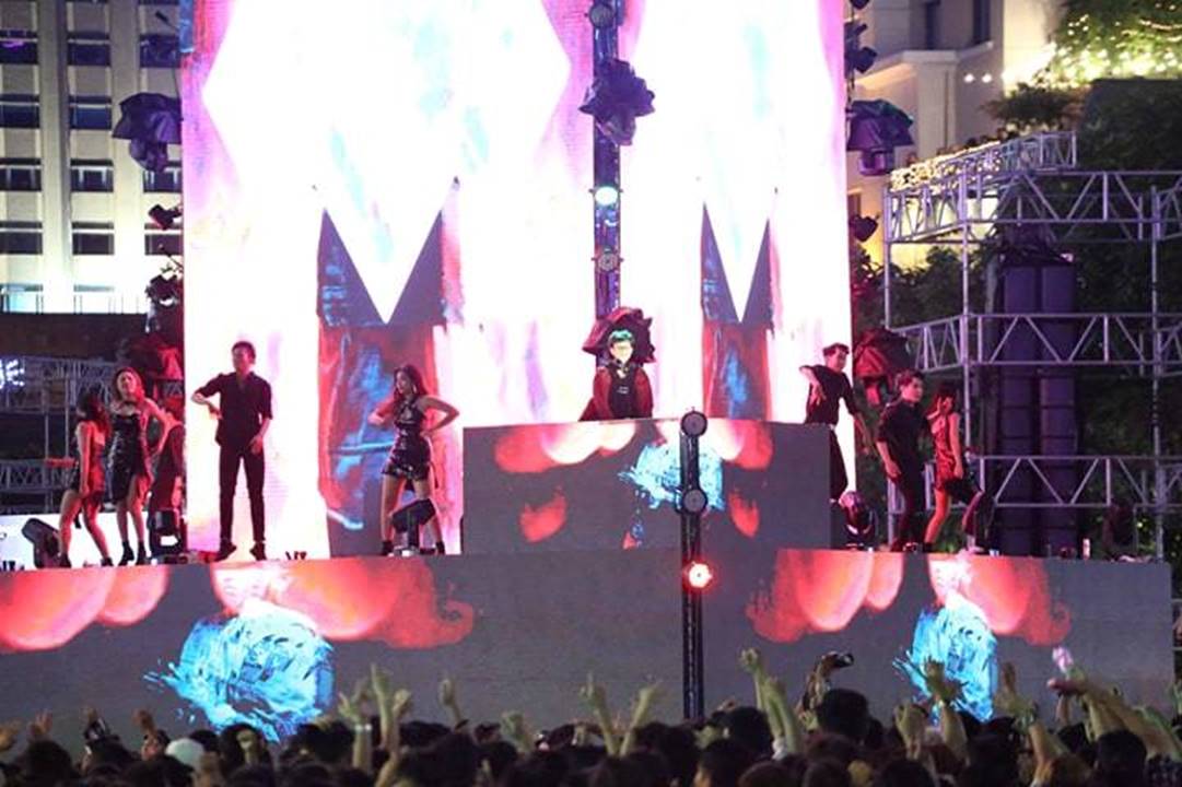 Rộn ràng đón năm mới 2019 khắp 3 miền-12