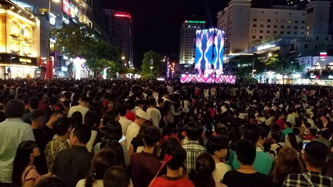 Rộn ràng đón năm mới 2019 khắp 3 miền-15
