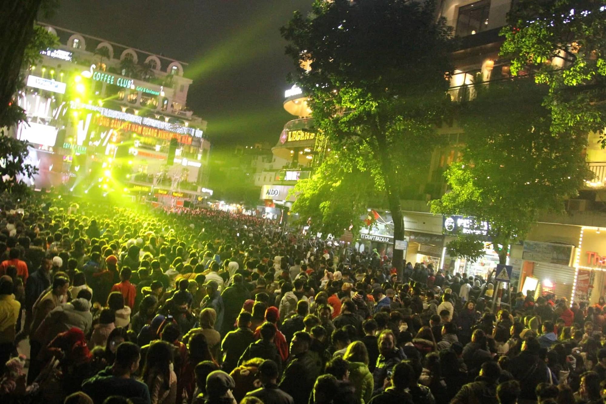Rộn ràng đón năm mới 2019 khắp 3 miền-17