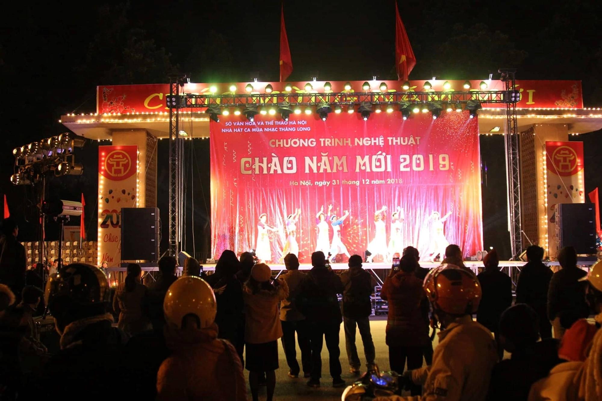 Rộn ràng đón năm mới 2019 khắp 3 miền-18