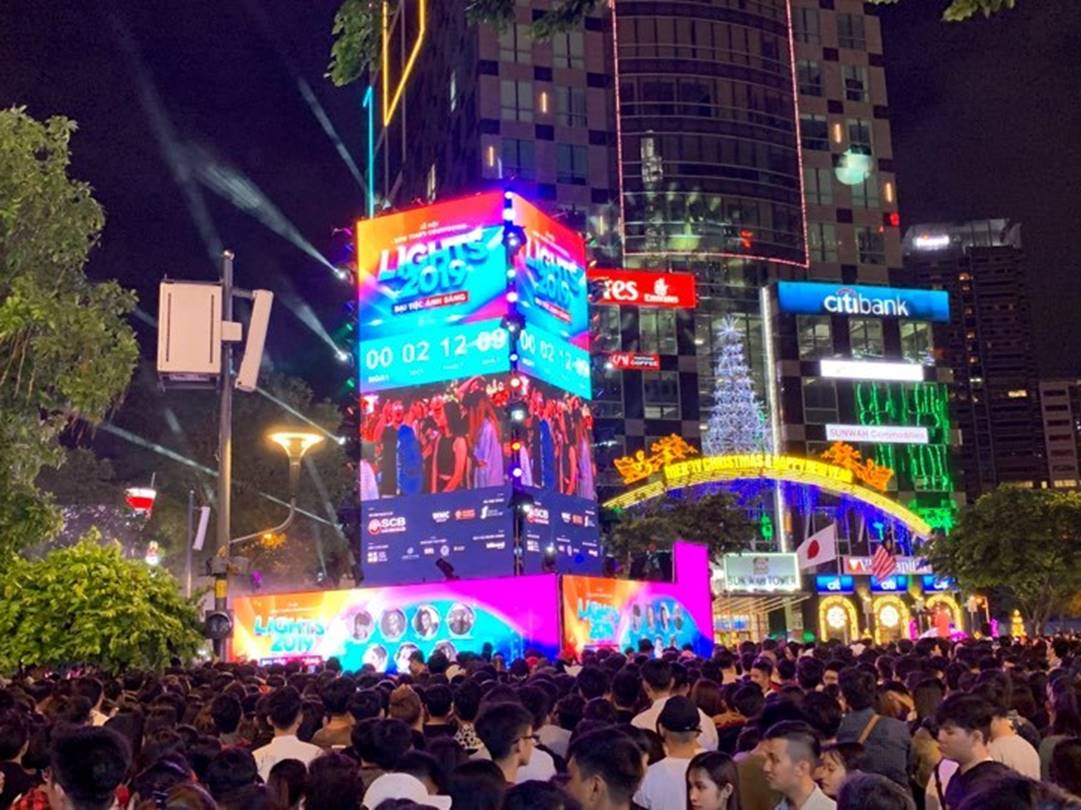 Rộn ràng đón năm mới 2019 khắp 3 miền-33