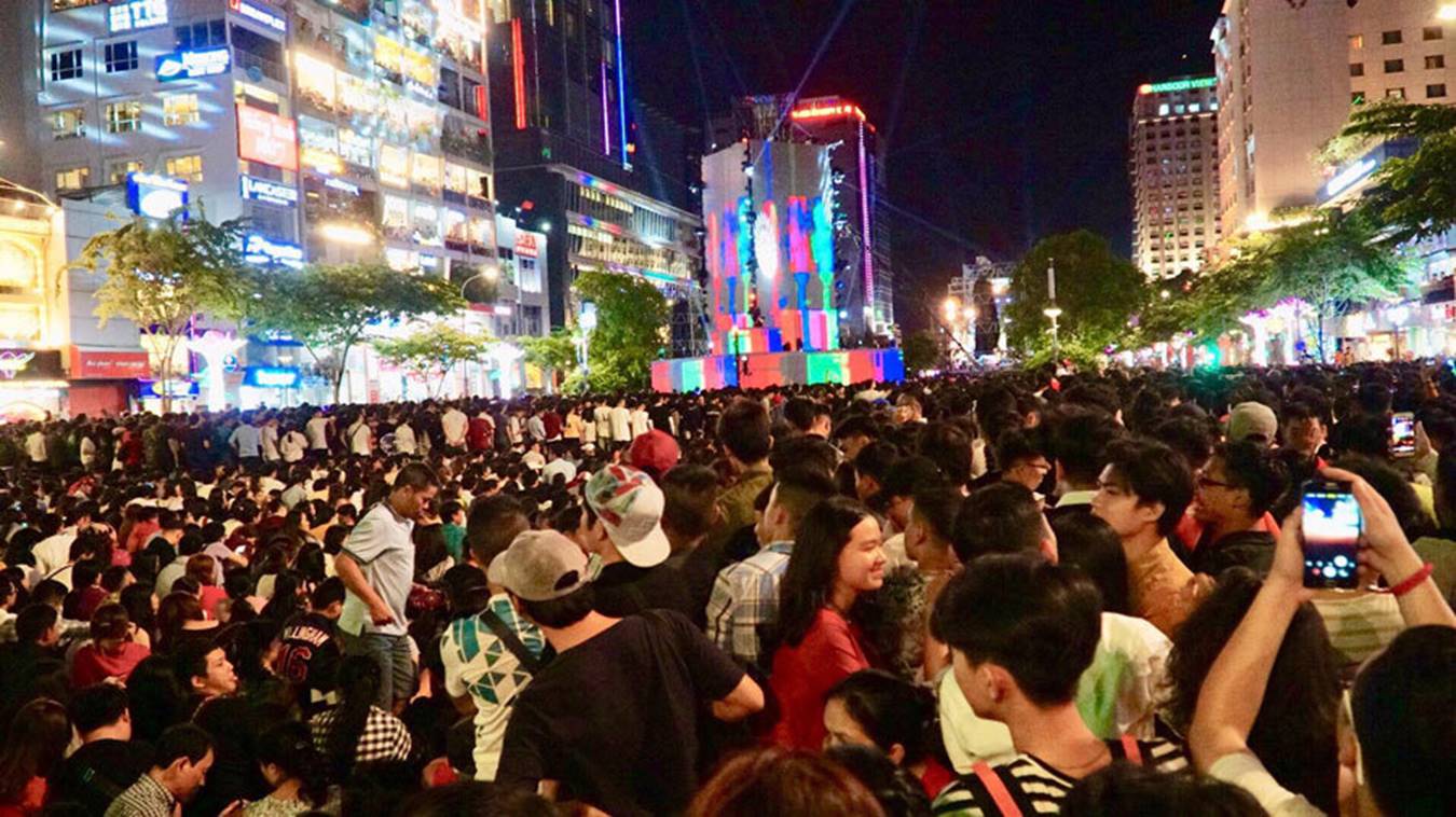 Rộn ràng đón năm mới 2019 khắp 3 miền-36