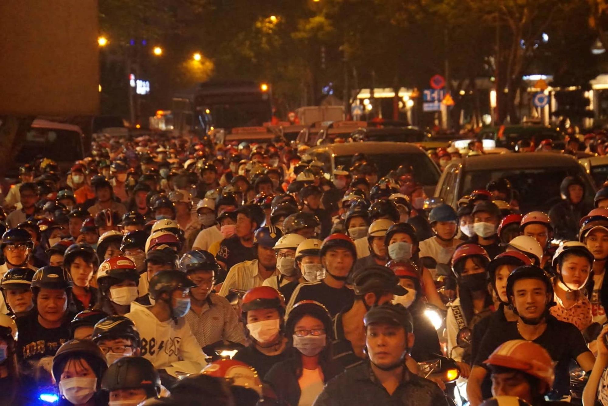 Rộn ràng đón năm mới 2019 khắp 3 miền-37