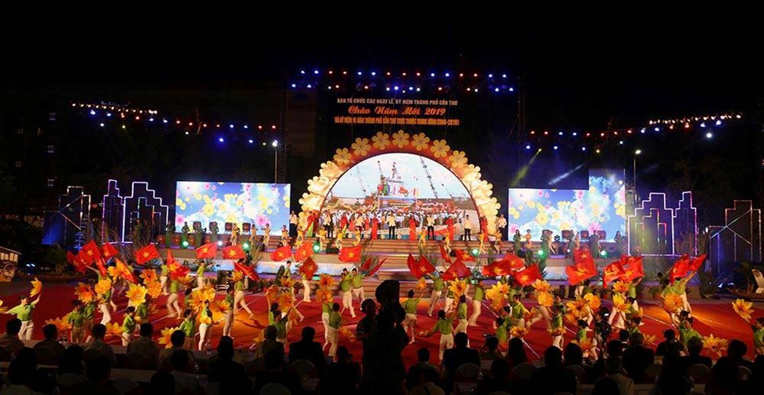 Rộn ràng đón năm mới 2019 khắp 3 miền-39