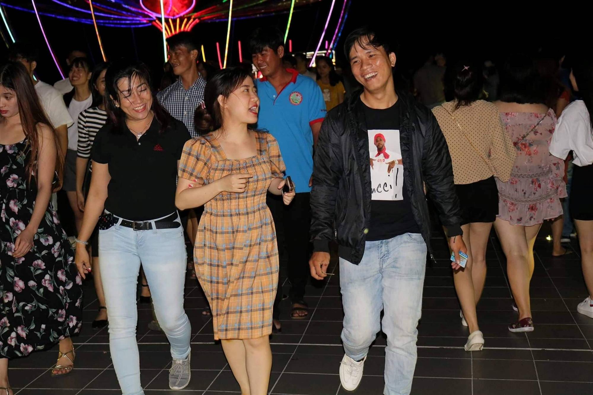 Rộn ràng đón năm mới 2019 khắp 3 miền-41