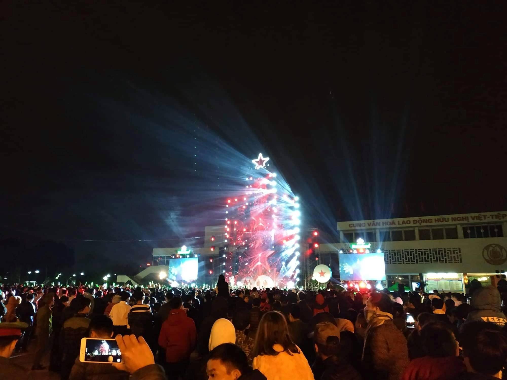 Rộn ràng đón năm mới 2019 khắp 3 miền-46