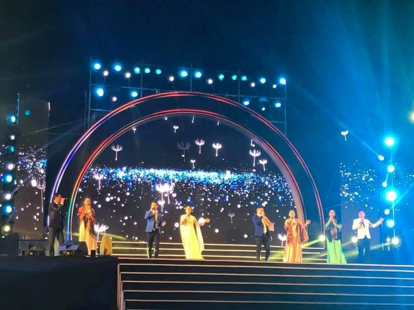 Rộn ràng đón năm mới 2019 khắp 3 miền-48