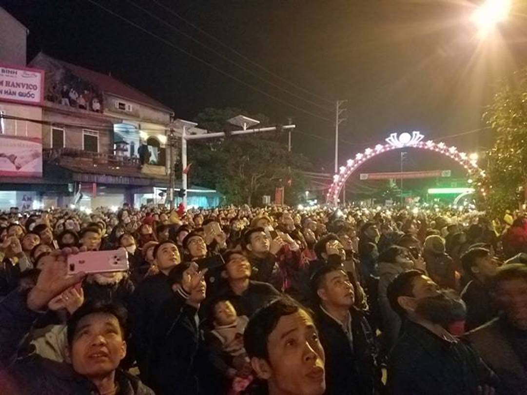 Rộn ràng đón năm mới 2019 khắp 3 miền-49