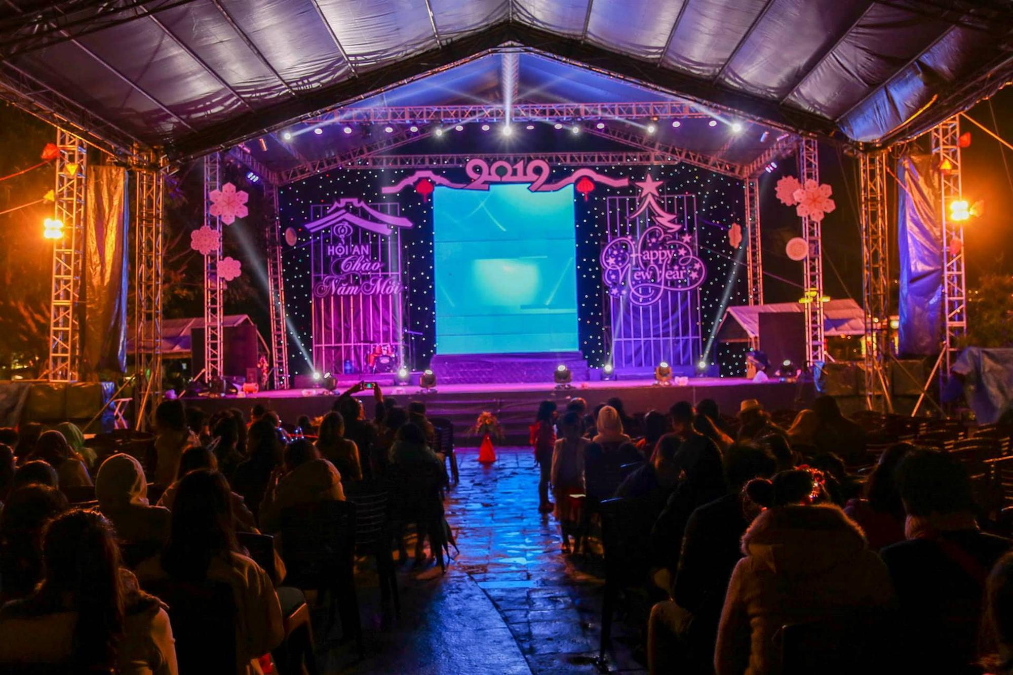 Rộn ràng đón năm mới 2019 khắp 3 miền-53