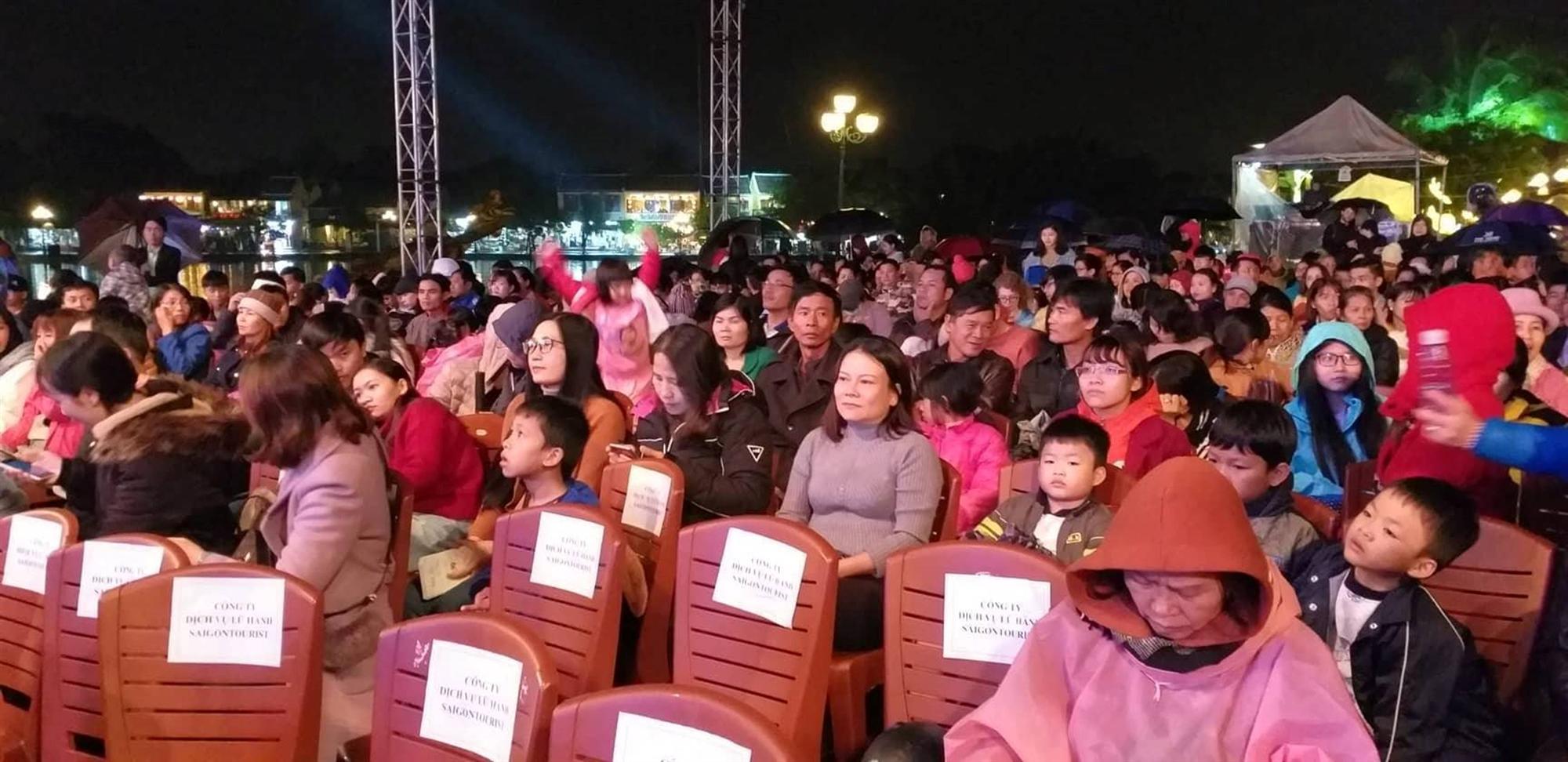 Rộn ràng đón năm mới 2019 khắp 3 miền-54