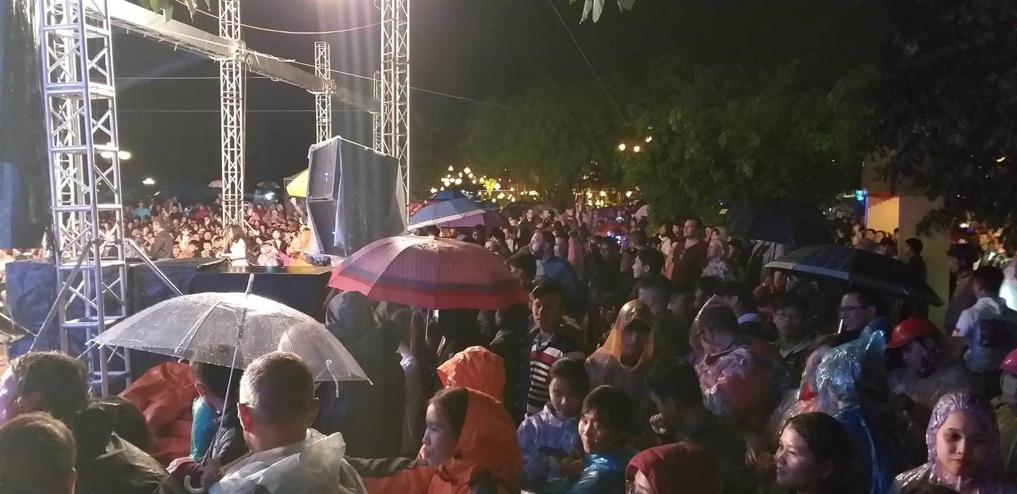 Rộn ràng đón năm mới 2019 khắp 3 miền-55