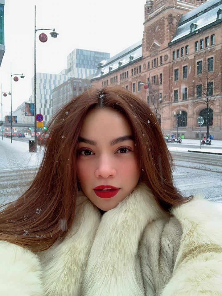 Ngắm BST áo lông xa hoa của Hồ Ngọc Hà, chiếc rẻ nhất có giá 90 triệu đồng-8