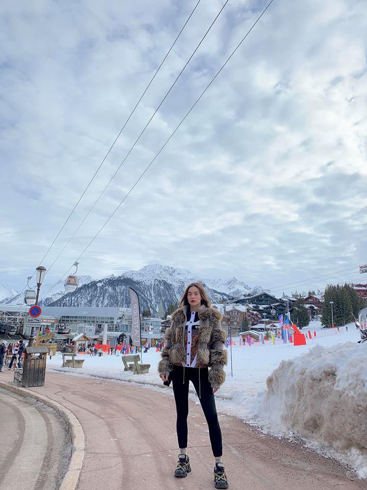 Ngắm BST áo lông xa hoa của Hồ Ngọc Hà, chiếc rẻ nhất có giá 90 triệu đồng-7