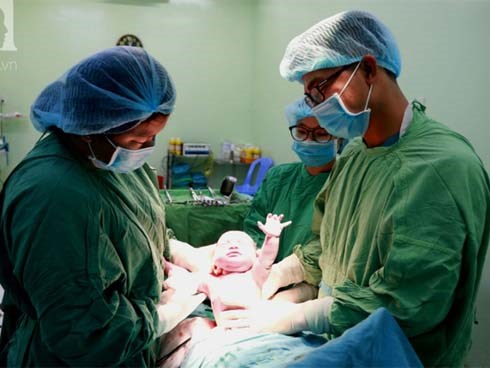 Vừa chào đời giờ đầu tiên của năm 2019, em bé 