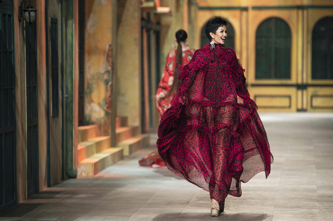 Hương Giang, Phương Khánh, HHen Niê: Những nàng Hậu da nâu, tóc tém và những chuẩn khác về cái Đẹp-3