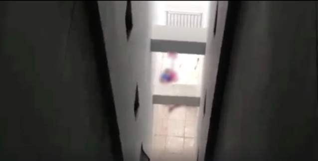 TP.HCM: Em bé 4 tuổi tử vong thương tâm sau tiếng động mạnh ở tầng 8 chung cư River Gate-1