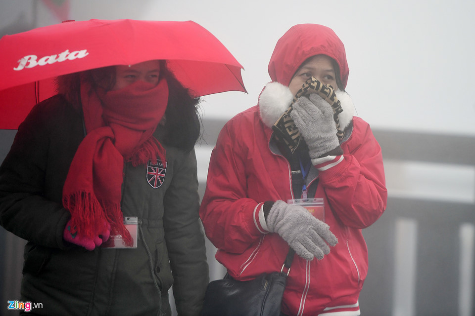 Thanh niên Sài Gòn mặc áo ba lỗ thách thức giá lạnh 0 độ C ở Fansipan-10