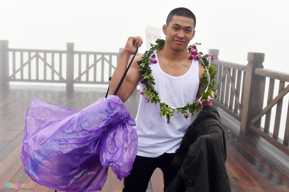 Thanh niên Sài Gòn mặc áo ba lỗ thách thức giá lạnh 0 độ C ở Fansipan-2