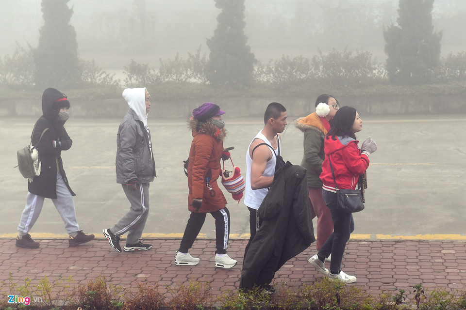Thanh niên Sài Gòn mặc áo ba lỗ thách thức giá lạnh 0 độ C ở Fansipan-6