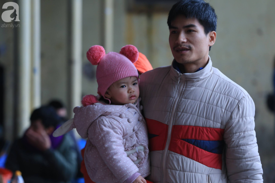 Sau kỳ nghỉ dài, người dân lại ùn ùn kéo về Hà Nội trong ngày đầu năm mới 2019-8