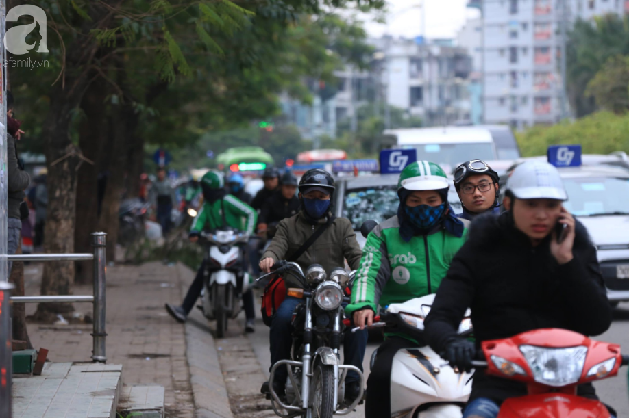 Sau kỳ nghỉ dài, người dân lại ùn ùn kéo về Hà Nội trong ngày đầu năm mới 2019-1
