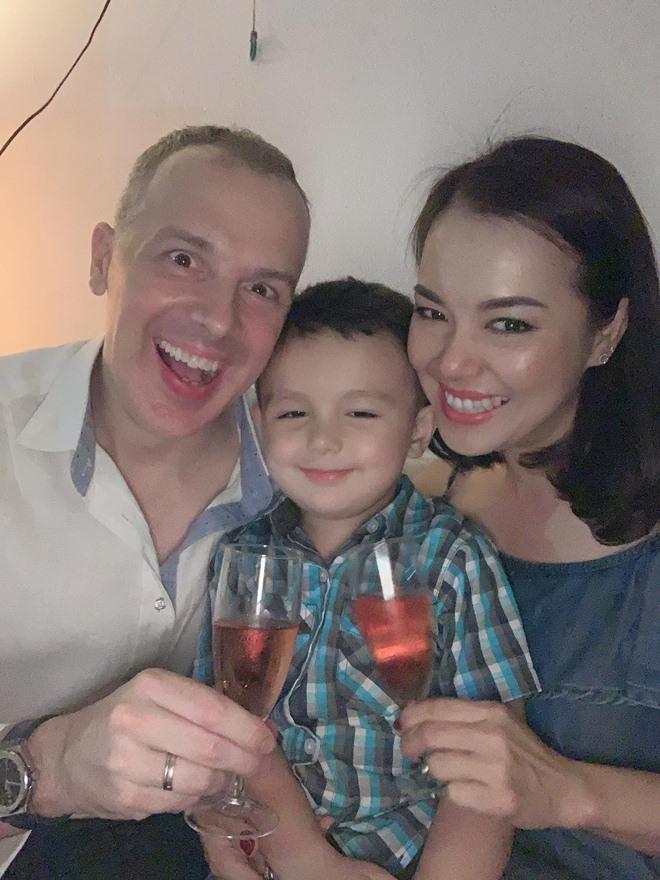 Sao nhí đón năm mới: Nhà giàu nhưng 2 con Jennifer Phạm khó quên vì thứ rẻ hều này!-16