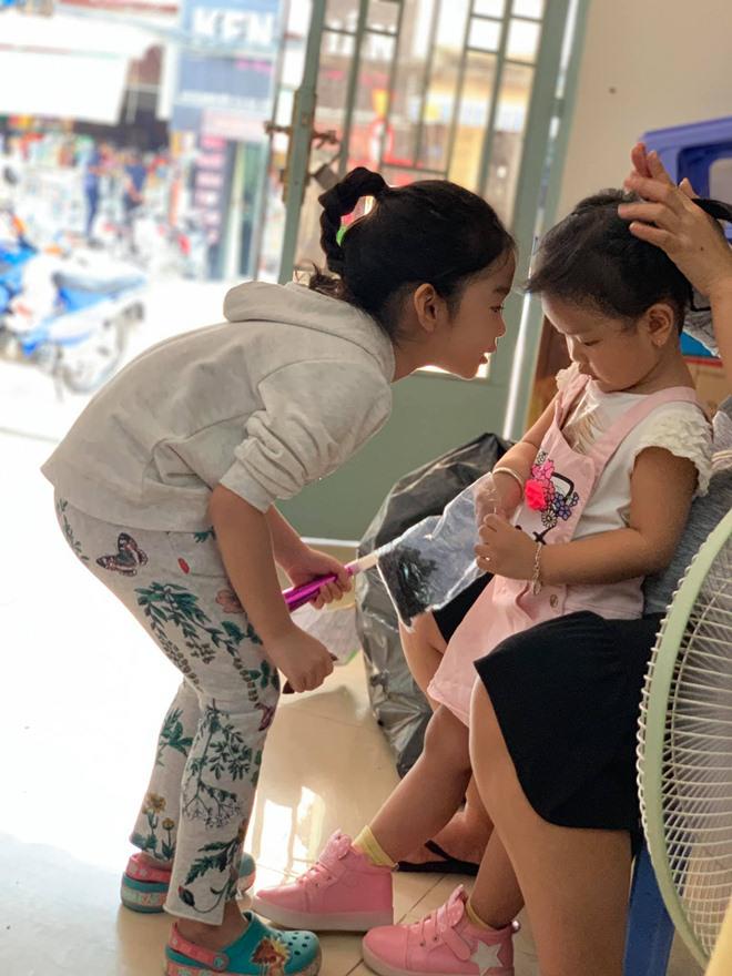 Sao nhí đón năm mới: Nhà giàu nhưng 2 con Jennifer Phạm khó quên vì thứ rẻ hều này!-4