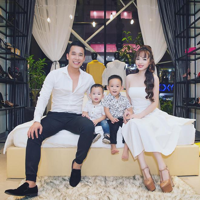 Sao nhí đón năm mới: Nhà giàu nhưng 2 con Jennifer Phạm khó quên vì thứ rẻ hều này!-13