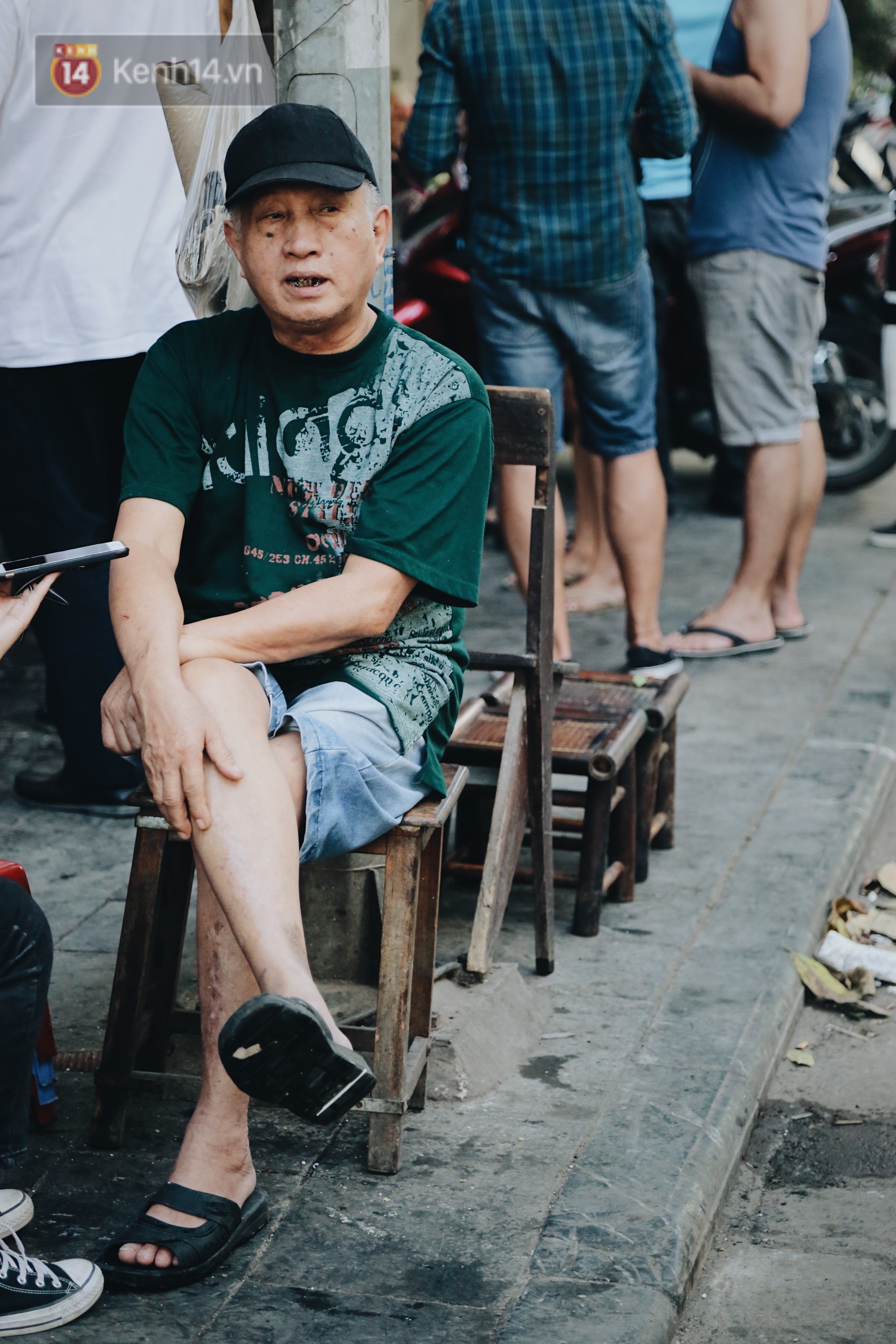 Câu chuyện về vết sẹo dài trên cơ thể người kéo chuông cuối cùng ở Nhà thờ lớn Hà Nội-10