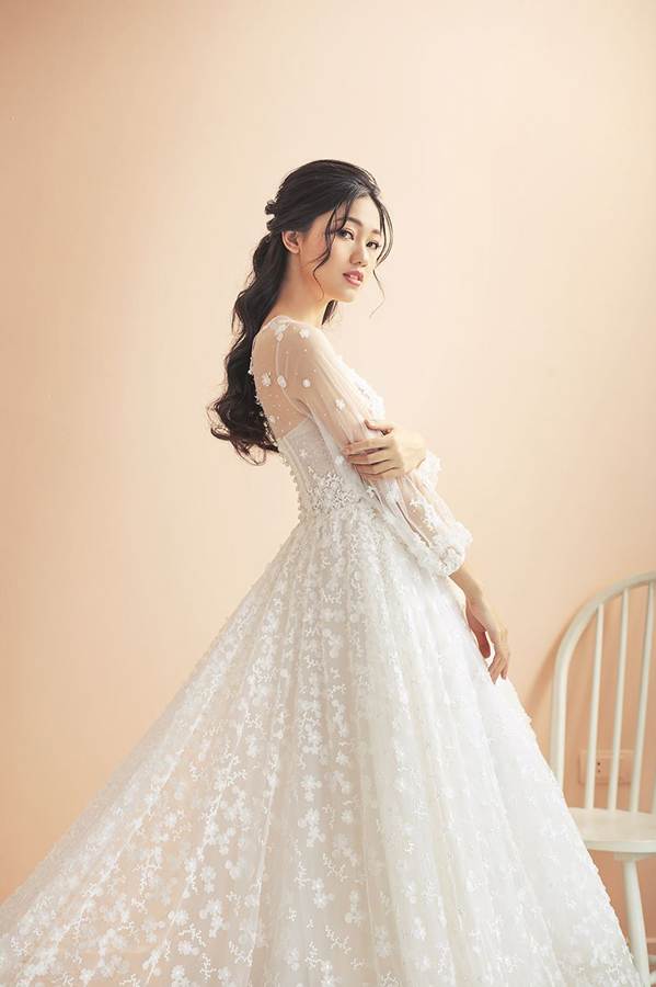 Á hậu Thanh Tú tái xuất sau chuyến trăng mật Châu Âu-2