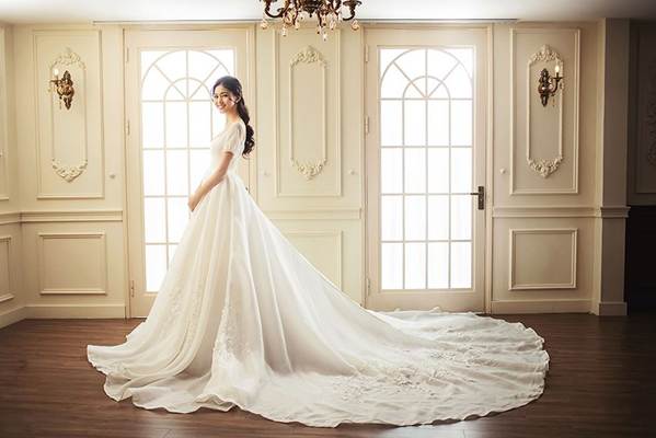 Á hậu Thanh Tú tái xuất sau chuyến trăng mật Châu Âu-3