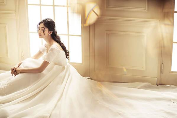 Á hậu Thanh Tú tái xuất sau chuyến trăng mật Châu Âu-5