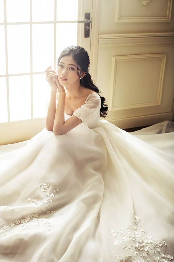 Á hậu Thanh Tú tái xuất sau chuyến trăng mật Châu Âu-6