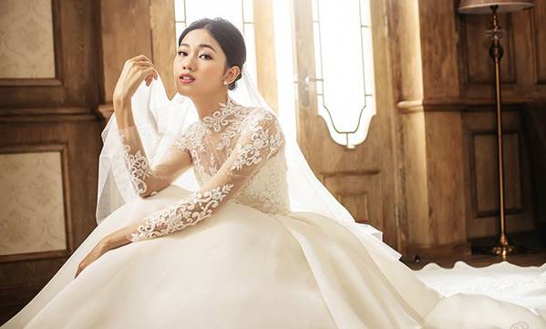 Á hậu Thanh Tú tái xuất sau chuyến trăng mật Châu Âu-11