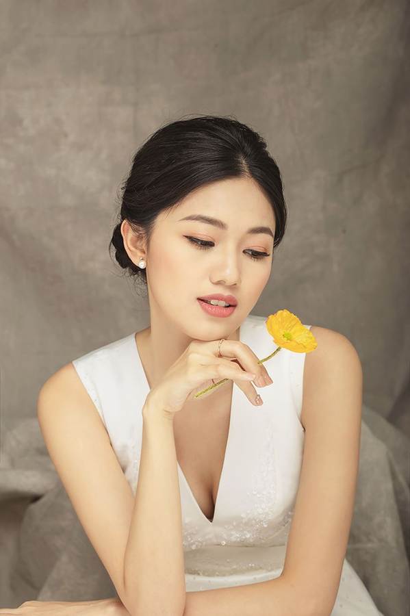 Á hậu Thanh Tú tái xuất sau chuyến trăng mật Châu Âu-8