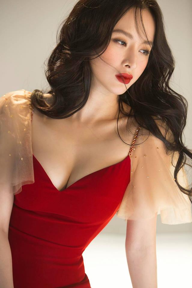 Pha đụng váy áo mở hàng đầu năm: Khoe vòng 1 phồn thực, Chi Pu - Angela Phương Trinh đẹp bất phân thắng bại-5