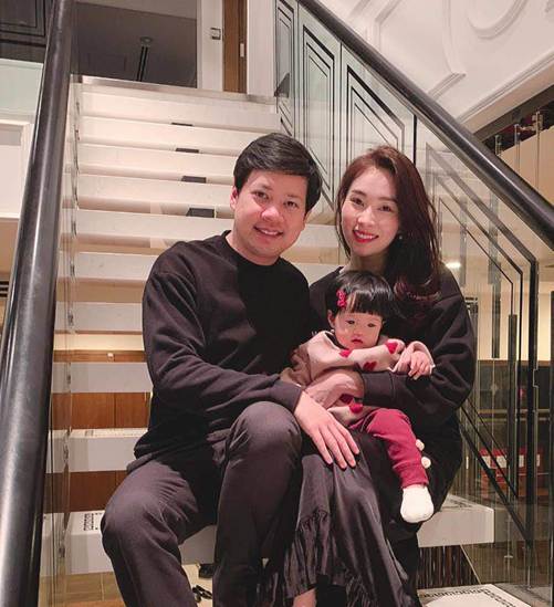 Những bức ảnh đoàn viên ấm áp của gia đình nhà sao Việt đầu năm 2019-2