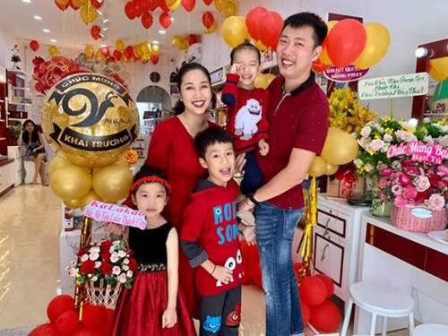 Những bức ảnh đoàn viên ấm áp của gia đình nhà sao Việt đầu năm 2019-5