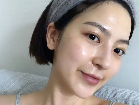 Hỏi các bác sĩ da liễu thì 10/10 sẽ khuyên bạn dùng sữa rửa mặt dịu nhẹ, và đây là 5 sản phẩm cực đáng lưu tâm-6