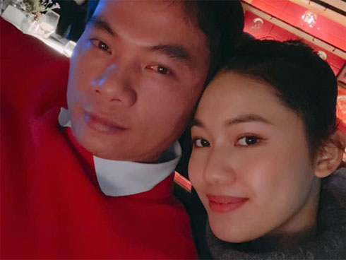 Đăng ảnh 8 năm chung 1 khung hình với bạn trai tin đồn, Ngọc Hân liên tục bị bạn bè đòi ăn cỗ cưới-4