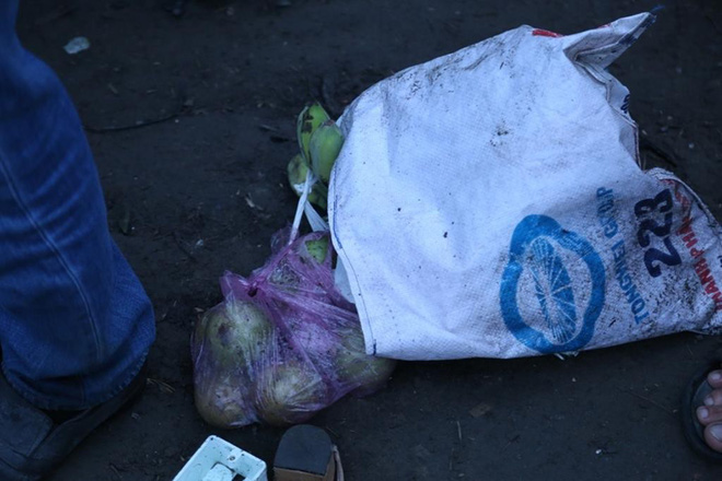 Hình ảnh nhói lòng nơi chiếc xe container lao vào đoàn người chờ đèn đỏ ở Long An-9