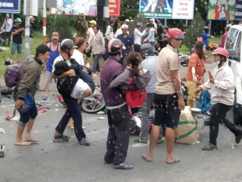 Container đâm hàng chục xe máy làm hơn 20 thương vong ở Long An: Tài xế chạy vận tốc bao nhiêu?-2