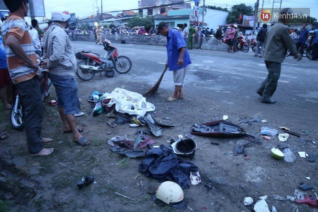 Tình người giữa đau thương: Anh xe ôm ở Long An bỏ hết công việc, bồng bế từng nạn nhân lên xe cấp cứu vào bệnh viện-2
