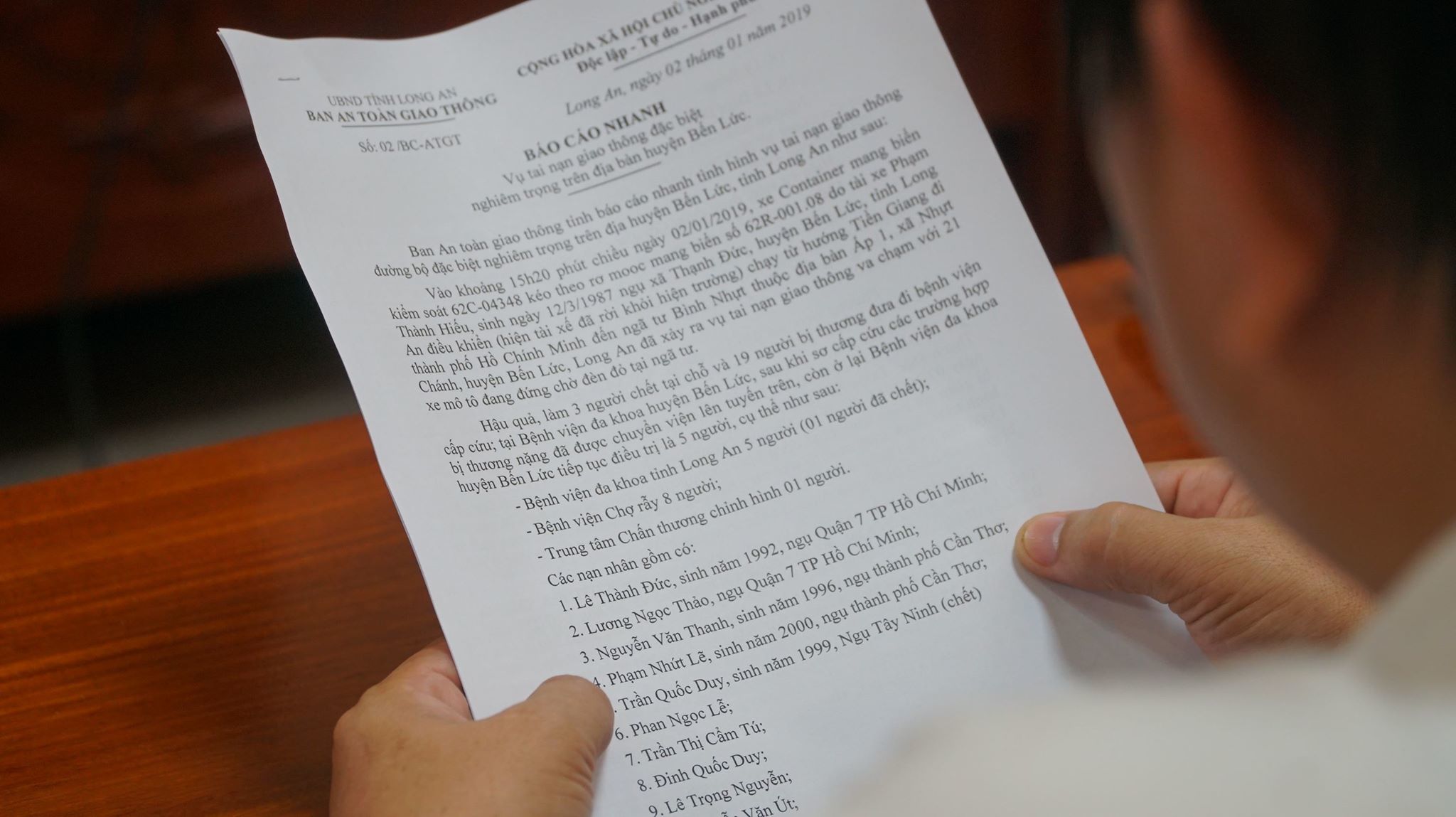 Long An họp báo khẩn vụ xe container tông chết 4 người-4